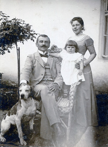Zygmunt i Maria Olszowscy z córką Janiną